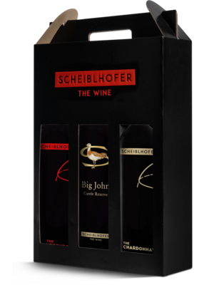 Black wine gift box with handle, in which three Scheiblhofer wine bottles can be seen through cut-out windows.