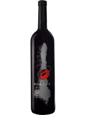 A dark wine bottle with the inscription MORDOR with a red eye and an abstract silver pattern on the front.