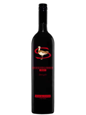 A dark wine bottle with the inscription Neusiedlersee DAC Zweigelt with a bird and red text on the front.