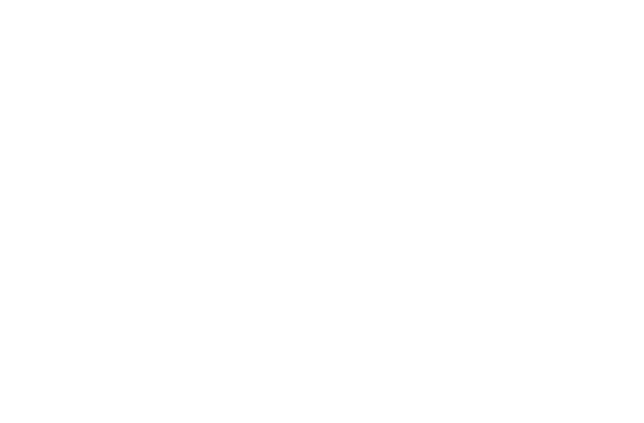 Schwarz-weißer Grundriss mit mehreren Räumen und fünf Türen auf allen Seiten.