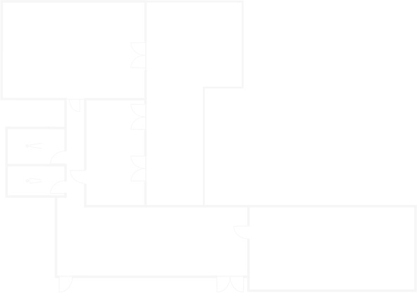 Schwarzer und weißer Grundriss mit beschrifteten Zimmern, Türen und Fluren, der eine Mehrraumaufteilung zeigt.